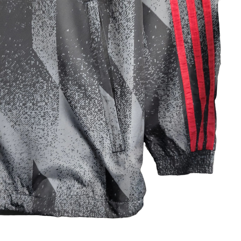 Jaqueta Corta-Vento Flamengo 22/23 Masculina Adidas - Preta com detalhes em vermelho