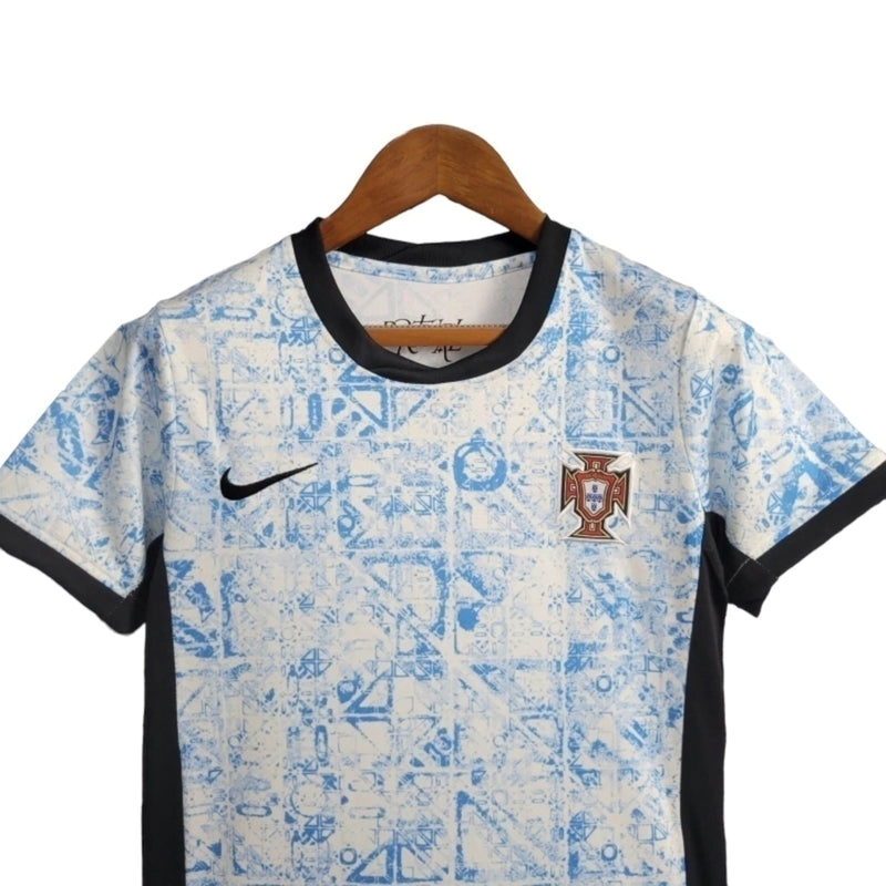 Kit Infantil Seleção de Portugal II 24/25 - Nike - Branco com detalhes em azul