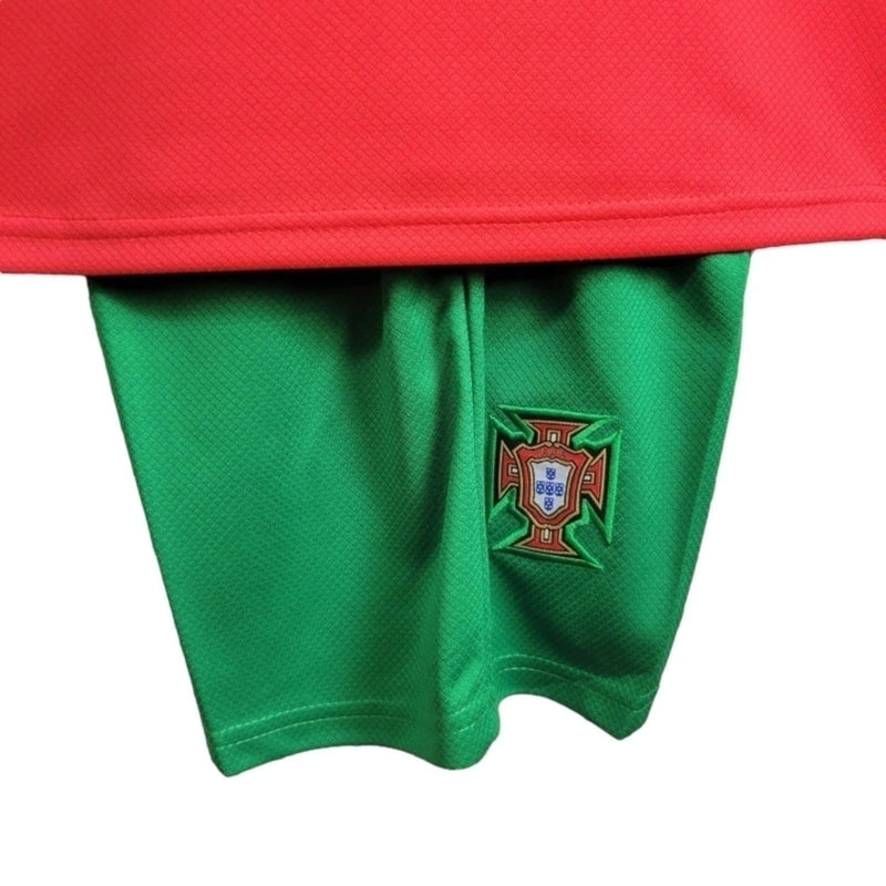 Kit Infantil Seleção de Portugal I 24/25 - Nike - Vermelho com detalhes em preto e verde